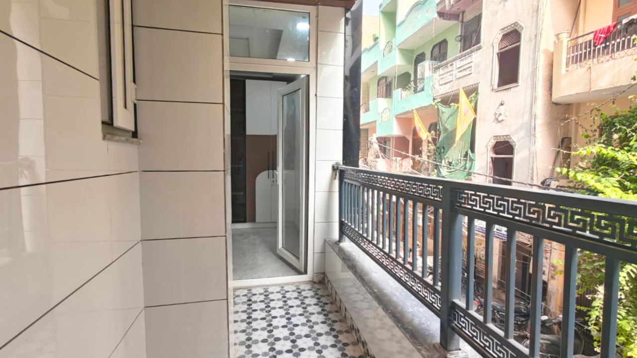 Ready to Move 3 BHK Flat in Nawada, Delhi | Premium Builder Floor