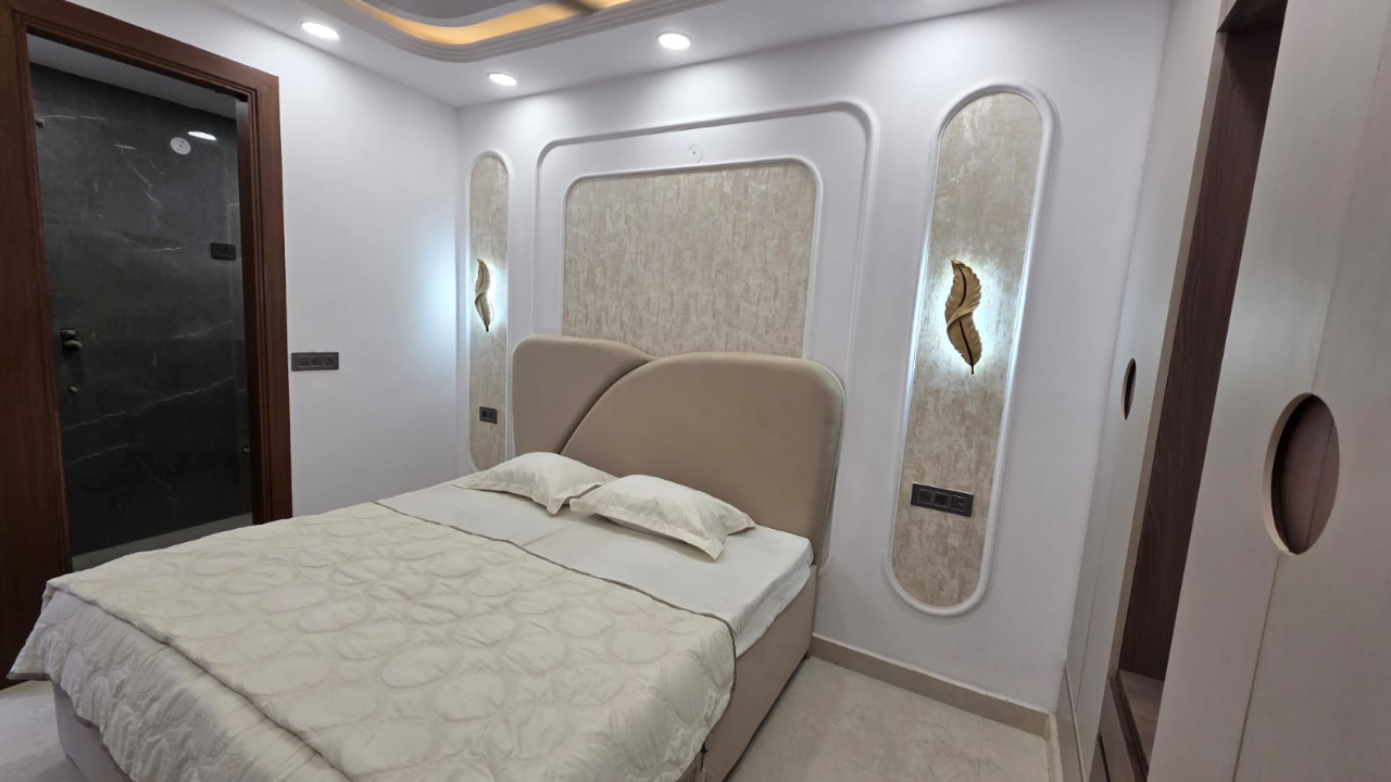 Newly Constructed 3 BHK Flat in Dwarka Mor | Semi-Furnished