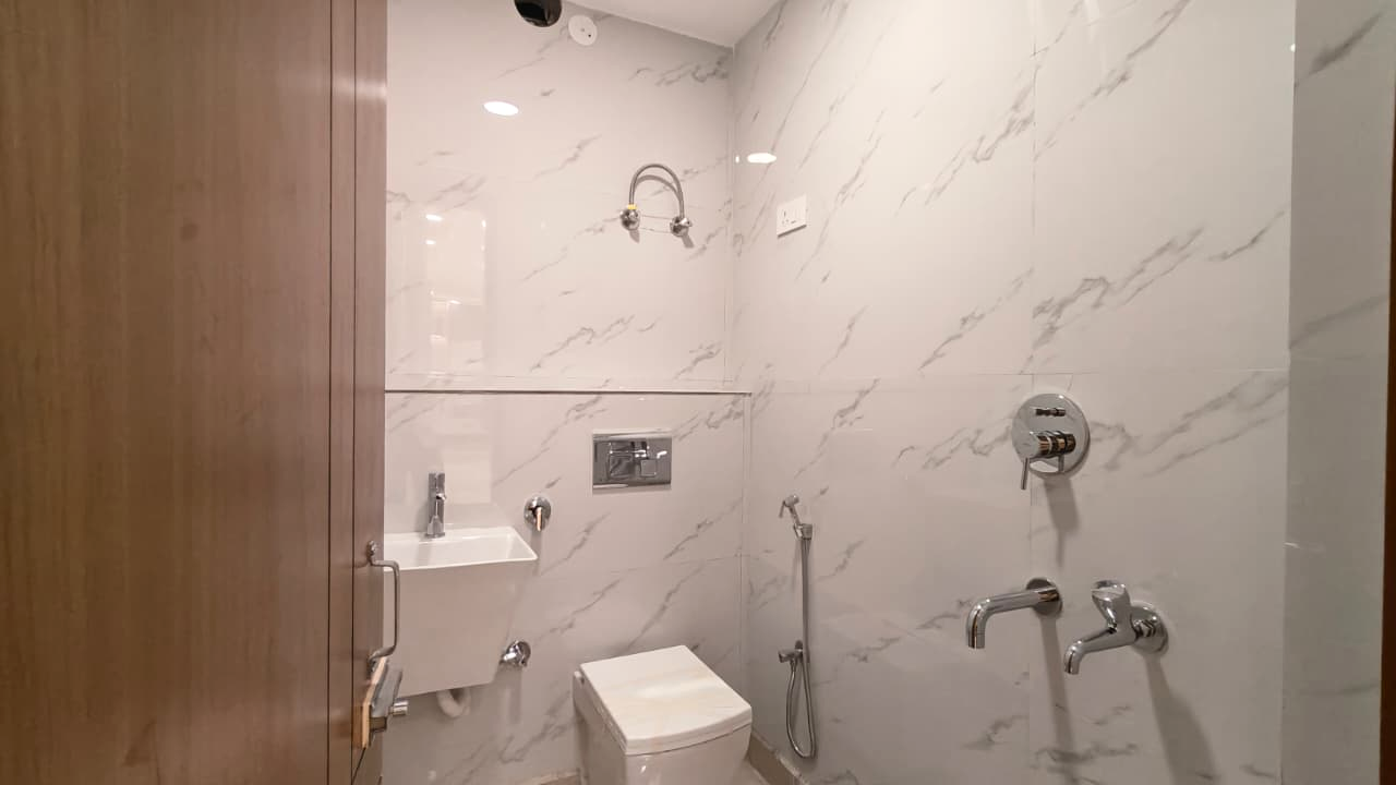 Luxury Front-Side 4 BHK Flat in Mohan Garden Near Nawada Metro