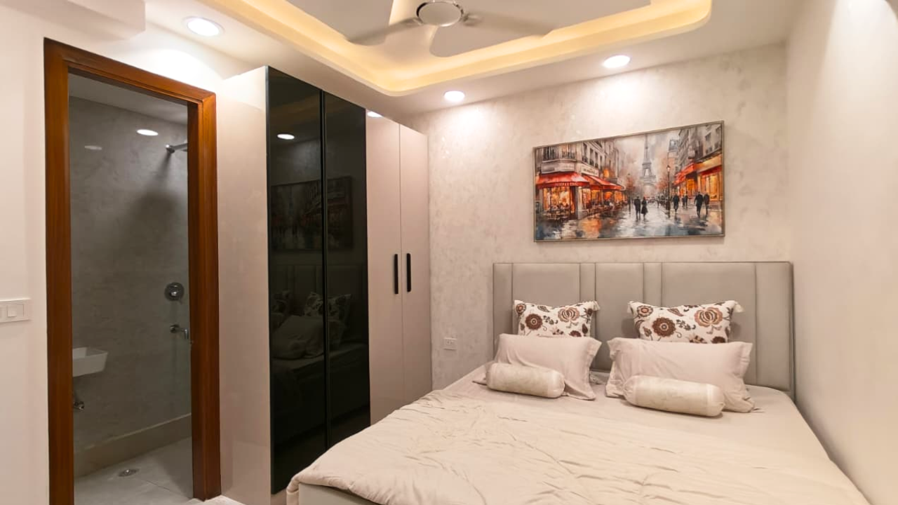 Luxury Front-Side 4 BHK Flat in Mohan Garden Near Nawada Metro
