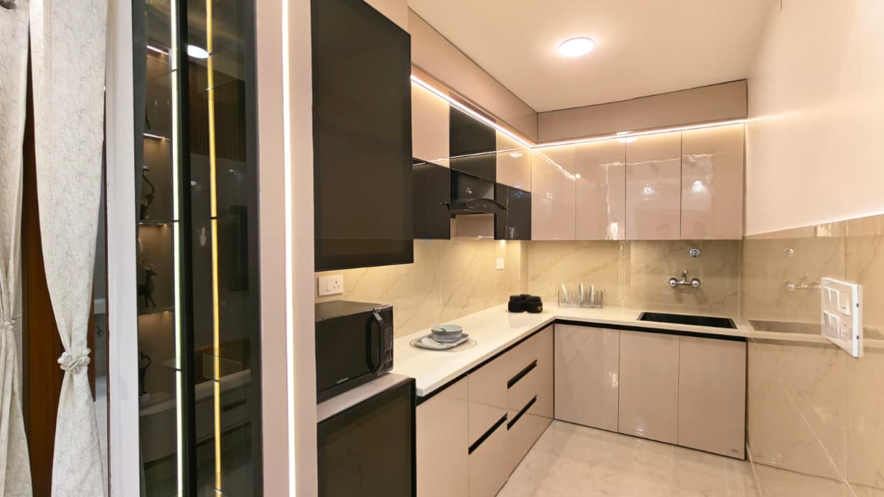 Luxury Front-Side 4 BHK Flat in Mohan Garden Near Nawada Metro