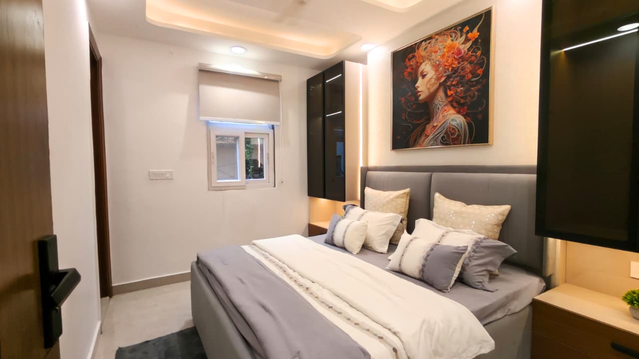 Luxury Front-Side 4 BHK Flat in Mohan Garden Near Nawada Metro
