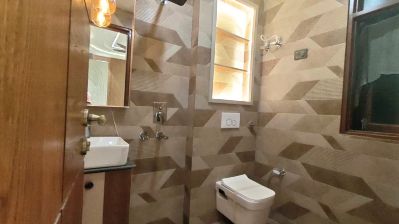 4 BHK Luxurious Flat in Ranaji Enclave, Delhi | Spacious Flats in New Delhi
