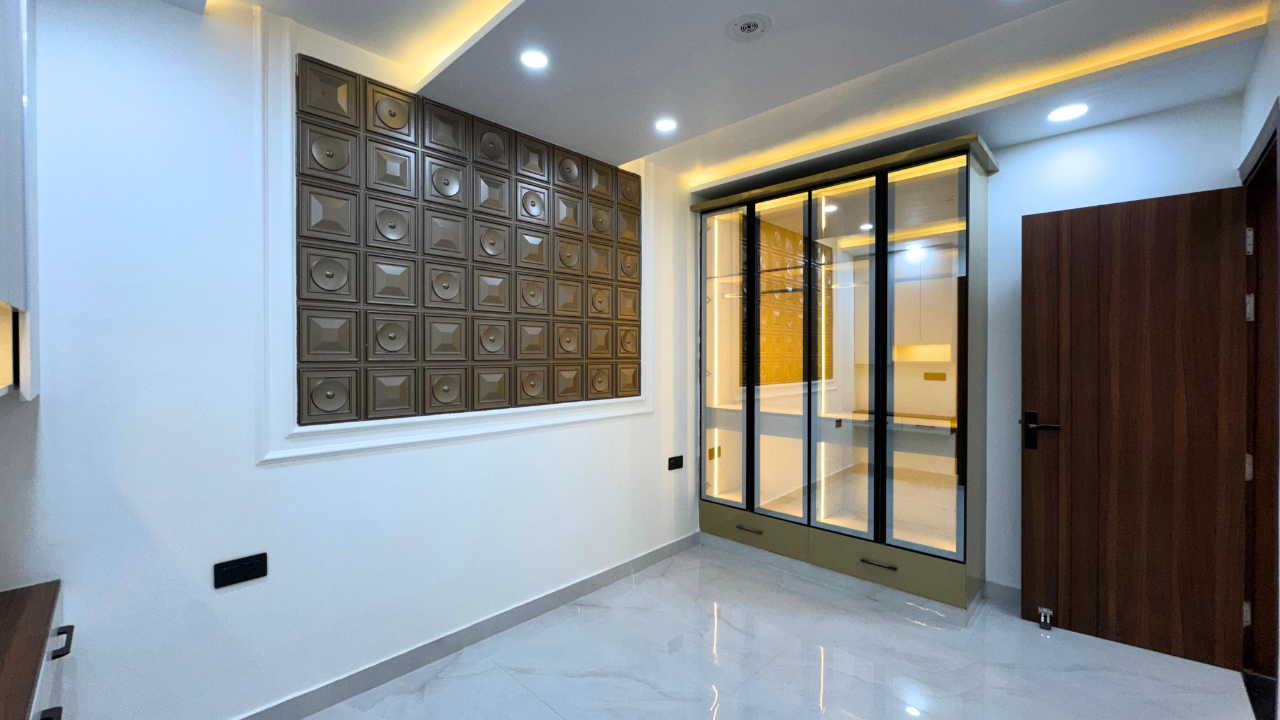 Spacious 3BHK Flat in Sainik Nagar Near Nawada Metro | Two Side Open Property