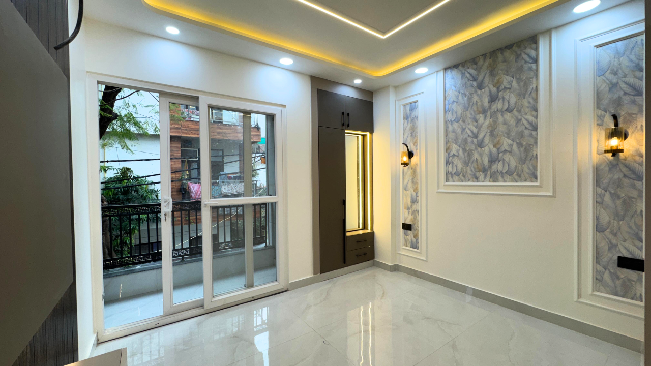 Spacious 3BHK Flat in Sainik Nagar Near Nawada Metro | Two Side Open Property