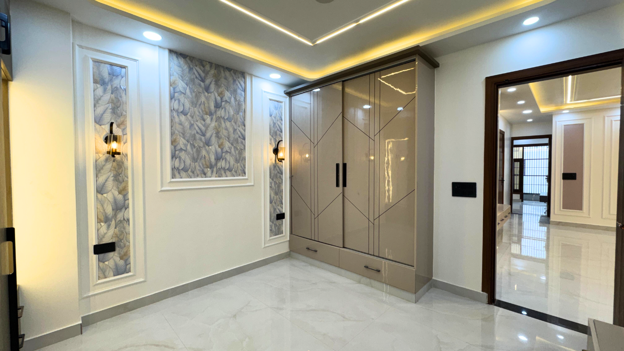 Spacious 3BHK Flat in Sainik Nagar Near Nawada Metro | Two Side Open Property