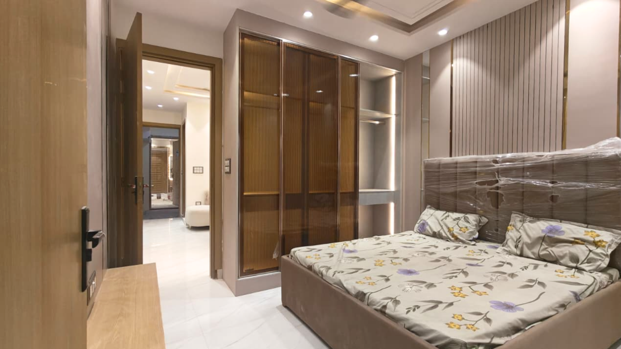 3 BHK Flats in Dwarka Mor for Sale | 3 BHK Flat in Delhi