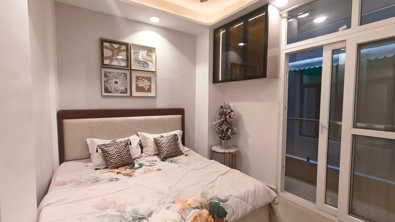 2 BHK Flat for Sale in Vipin Garden, Dwarka Mor, Delhi for ₹41 Lakh