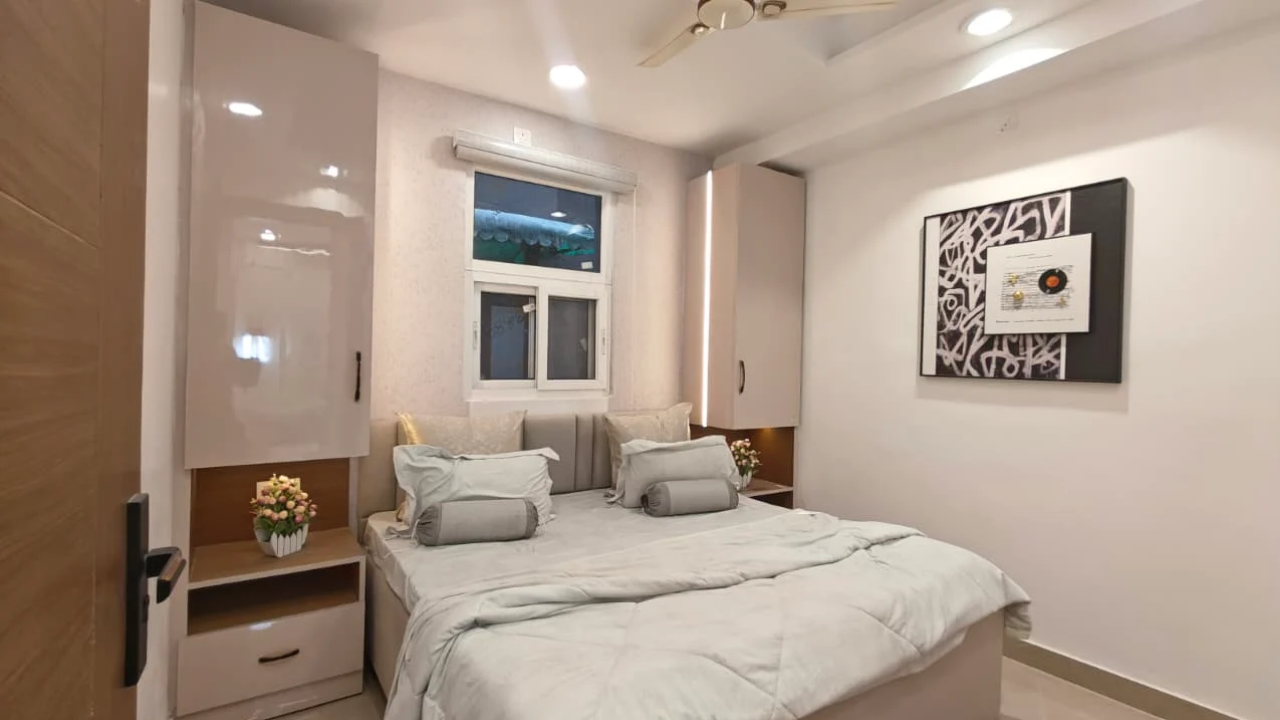 2 BHK Flat for Sale in Vipin Garden, Dwarka Mor, Delhi for ₹41 Lakh