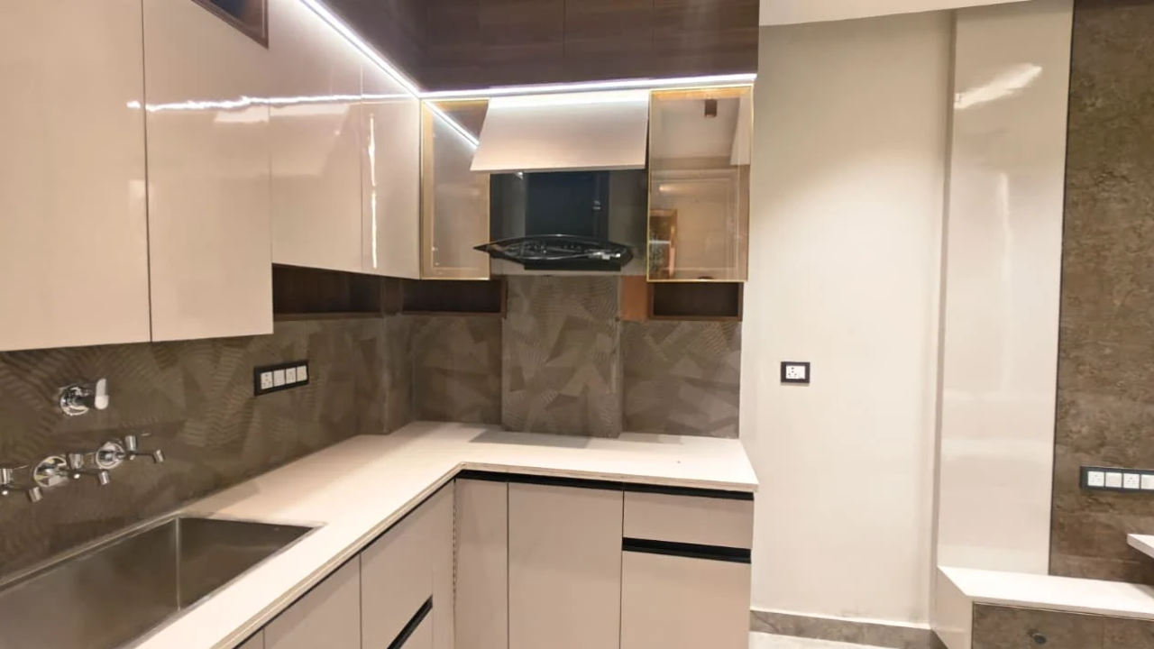 Looking for a 2 BHK Flat for Sale in Mohan Garden, Delhi?