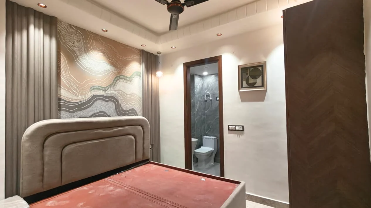 Looking for a 2 BHK Flat for Sale in Mohan Garden, Delhi?