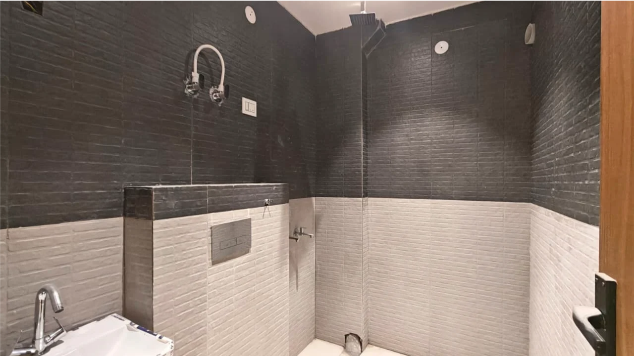 3BHK Semi-Furnished Flat for Sale in Mohan Garden, New Delhi