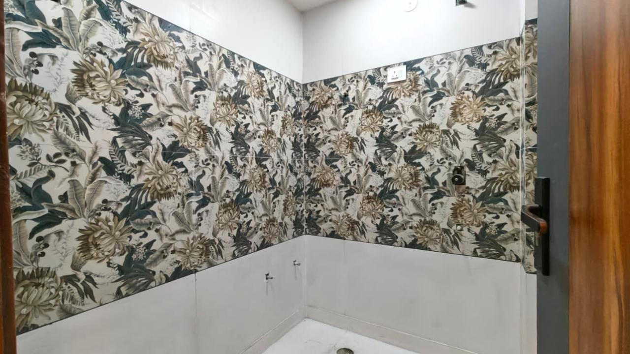 Newly Constructed 3 BHK Semi-Furnished Flat for Sale in Sulahkul Vihar, Sector 14, Dwarka, Delhi